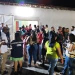 moradores-na-associacao-do-feira-vii-foto-ed-santos-acorda-cidade-300x169-1