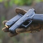 policiais-apreendes-armas-municoes-de-fuzil-e-comunicadores-em-salvador-ft-ssp-300x200-1