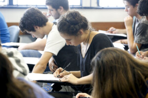 prova-concurso-Foto-Marcos-Santos-usp-imagens-universidade-prouni-300x200-1
