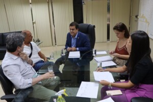 reuniao-secretario-de-Desenvolvimento-Economico-Angelo-Almeida-empresa-limiar-Fotos_Mario-Marques_Ascom-SDE-2-300x200-1