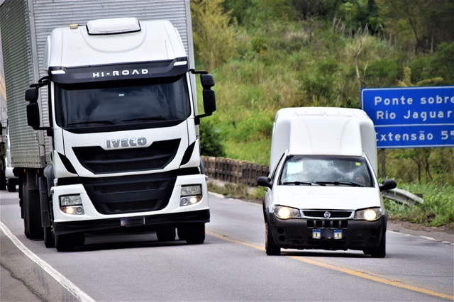 rodovia-ultapassagem-PRF-veiculos