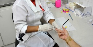 sms-secom-hiv-teste-aids-testagem-ist-prefeitura-reproducao-300x152-1