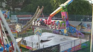 Brinquedo-cai-e-duas-pessoas-ficam-feridas-em-parque-de-Salvador-Foto-Reproducao-TV-Bahia-300x168-1