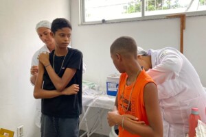Caravana-de-vacinacao-contra-a-dengue-Foto-wiliam-haaxell-11-300x200-3