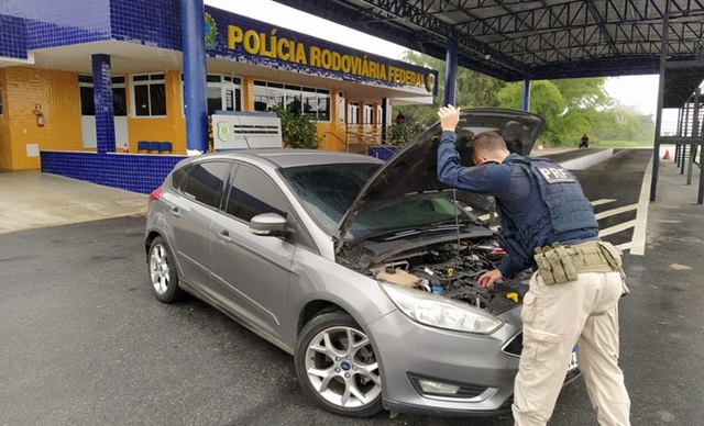 Carro-roubado-na-capital-e-recuperado-em-Vitoria-da-Conquista
