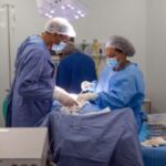 Cirurgia-Foto-Leonardo-Rattes-Sesab-300x200-1