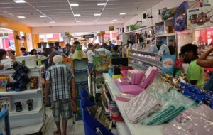 Compra-de-material-escolar-lojas-comercio-ft-ney-silva-acorda-cidade1-300x190-1