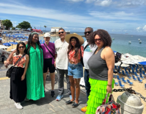 Comunicadores-norte-americanos-conhecem-o-Carnaval-da-Bahia-Foto-Divulgacao-Embratur-300x235-1