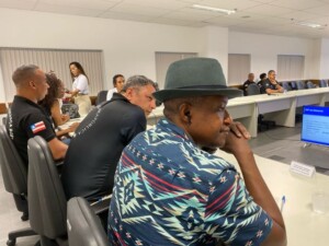 Delegacao-da-Republica-de-Camaroes-conhece-tecnologias-da-SSP-01-300x225-1
