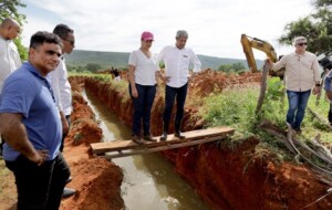 Governador-inicia-visita-a-municipios-do-Oeste-baiano-afetados-pelas-chuvas-300x190-1