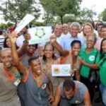 Governo-da-Bahia-entrega-equipamentos-para-cooperativas-de-material-reciclavel1-300x187-1