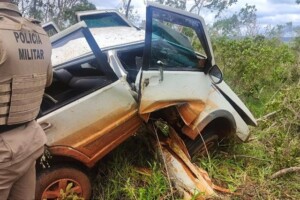 Homem-capota-veiculo-na-BA-142-em-Ibicoara-300x200-1