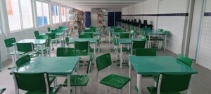 Inauguracao-Escola-Municipal-Jose-Raimundo-Pereira-de-Azevedo-sala-de-aula-ft-paulo-jose-acorda-cidade3-300x135-1