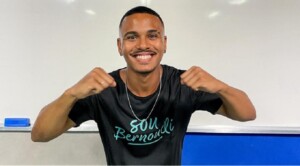 Leonardo-Lima-foi-aprovado-em-1o-lugar-em-Medicina-na-Ufba-300x166-1
