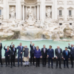 Lideres-mundiais-jogam-moeda-da-sorte-na-Fontana-de-Trevi-na-Italia-no-G20-de-2021-E28094-Foto-Divulgacao-G20-Italy-300x200-1