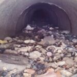 Lixo-nas-redes-de-esgoto-foto-divulgacao-prefeitura-300x220-1