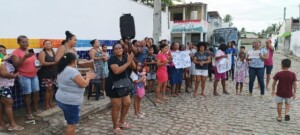 Manifestacao-escola-municipal-no-bairro-Papagaio-Foto-Reporter-Paulo-Jose-Acorda-Cidade-300x135-1