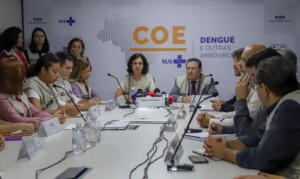 Ministerio-da-Saude-estuda-ampliar-oferta-da-vacina-contra-dengue-300x179-1