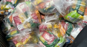 Municipio-ja-distribuiu-mais-de-mil-cestas-de-alimentos-a-familias-atingidas-pelas-chuvas-Foto-Divulgacao-300x161-1