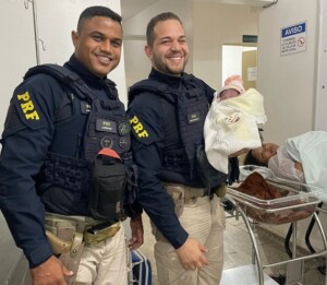 PRF-e-gestante-com-bebe-Foto-PRF-300x261-1