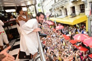 Saulo-no-carnaval-de-salvador-2024-foto-fred-pontes-300x200-1