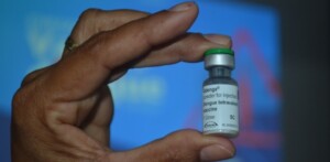 Vacina-da-Dengue-Foto-Thiago-Paixao-300x147-2