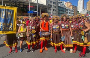 bloquinhos-agitam-pre-carnaval-de-Salvador-BN-300x193-1