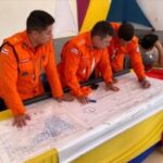 bombeiros-defesa-civil-Governo-do-Estado-envia-2.700-cestas-alimentares-a-municipios-atingidos-pelas-enchentes-gov-ba-300x218-1