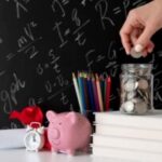 close-up-em-objetos-de-educacao-e-economia-educacao-financeira-foto-freepik-300x200-1