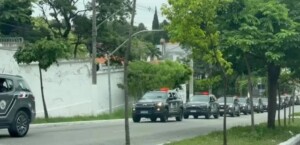 comboio-ate-o-cemiterio-para-funeral-de-pm-morto-em-sp-300x145-1