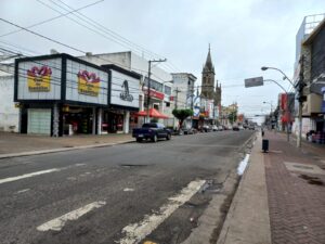 comercio-de-Feira-de-Santana-no-feriado-foto-Ney-Silva-Acora-Cidade-300x225-1