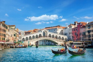 iStock-1388401069-veneza-europa-viagens-300x201-1