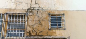 infiltracao-e-rachaduras-Residencial-alto-do-rosario-Foto-Reporter-Paulo-Jose-Acorda-CIdade-300x135-1