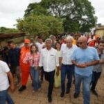 jeronimo-em-medeiros-neto-visitando-a-areas-afetadas-pela-chuva-fev-2024-300x200-1