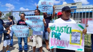 manifestacao-por-justica-por-Brayan-nao-aos-39o-ft-ed-santos-acorda-cidade3-300x169-1