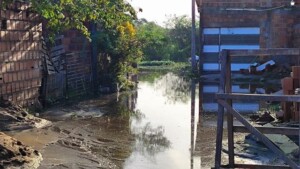 prejuizos-chuvas-foto-ed-santos-acorda-cidade-4-300x169-1