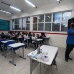 professor-rede-estadual-escola-estadual-professores-foto-eloi-correa-govba-300x200-1