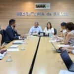 reuniao-do-governo-da-Bahia-com-a-sesab-para-combater-a-dengue-300x166-1