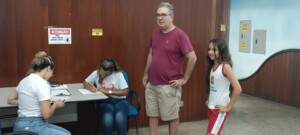 vacinacao-contra-a-dengue-primeira-crianca-vacina-ft-paulo-jose-acorda-cidade-300x135-1