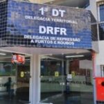 1a-Delegacia-Territorial-Repressao-a-Furtos-e-Roubos-de-Feira-de-Santana-ft-ed-santos-acorda-cidade-DRFR-300x157-1