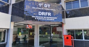 1a-Delegacia-Territorial-Repressao-a-Furtos-e-Roubos-de-Feira-de-Santana-ft-ed-santos-acorda-cidade-DRFR-300x157-1