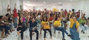 Assembleia-dos-professores-APLB-Foto-Reporter-Paulo-Jose-Acorda-CIdade-300x135-1