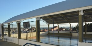Captacao-de-agua-da-chuva-garante-consumo-responsavel-e-eficiente-em-escolas-municipais-Foto-Izinaldo-Barreto-300x151-1