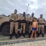 Crianca-perdida-e-encontrada-pela-PM-em-Santa-Cruz-Cabralia-300x271-1