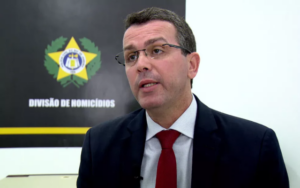 Delegado-Rivaldo-Barbosa-a-epoca-em-que-chefiava-a-Divisao-de-Homicidios-do-Rio-de-Janeiro.-E28094-Foto-Reproducao-TV-Globo-300x188-1
