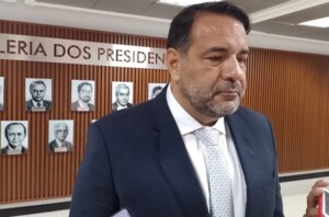 Deputado-Alan-Sanches-Foto-Carine-Andrade-Bahia-Noticias-300x198-1
