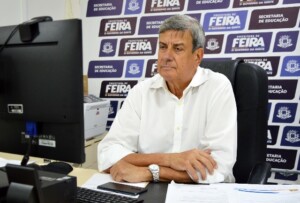 Encontro-Pedagogico-marca-inicio-do-ano-letivo-de-2024-para-os-professores-Prefeito-Colbert-Martins-Foto-Milena-Brandao-300x203-1