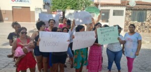 Estudantes-da-Escola-Otaviano-Ferreira-Campos-cobram-abertura-de-turmas-4-e-5-do-EJA-ft-Paulo-Jose-acorda-cidade-300x144-1