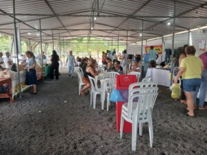 Feira-Sabores-e-Saberes-marca-o-encerramento-do-Mes-da-mulher-na-Uefs-Foto-Ney-Silva-Acorda-Cidade-300x225-1