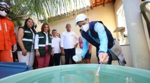 Governador-acompanha-acoes-de-combate-a-dengue-em-Ibipitanga-300x166-1